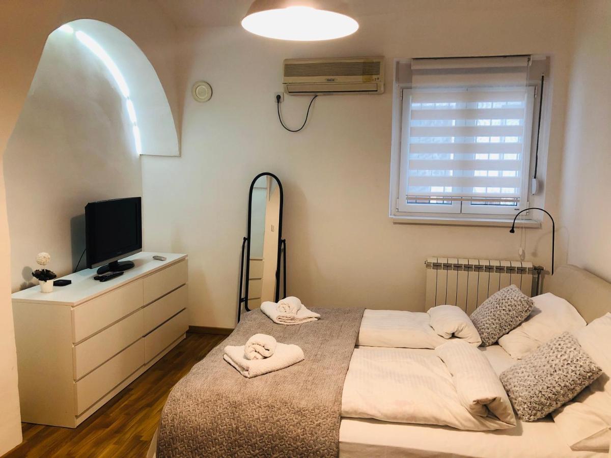 Apartman Tina Νόβι Σαντ Εξωτερικό φωτογραφία